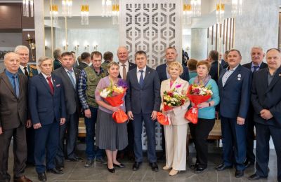 Герои разных поколений. О чем говорили на встрече Дмитрий Махонин и ветераны