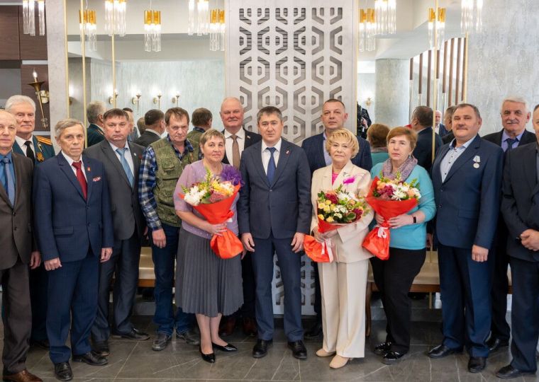 Герои разных поколений. О чем говорили на встрече Дмитрий Махонин и ветераны