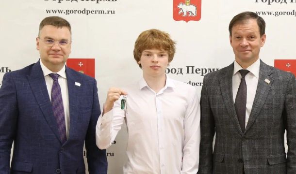 ​В Перми детям-сиротам вручили ключи от благоустроенных квартир в рамках программы обеспечения жильем