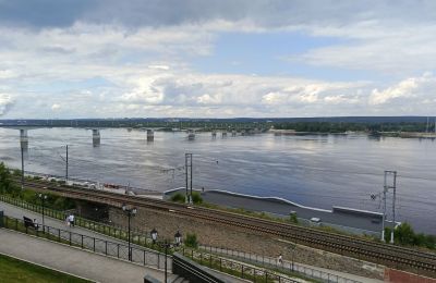 Рыбак спас подростков, упавших с моста в Каму 