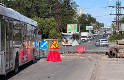На улице Стахановской из-за ремонтных работ ограничили движение