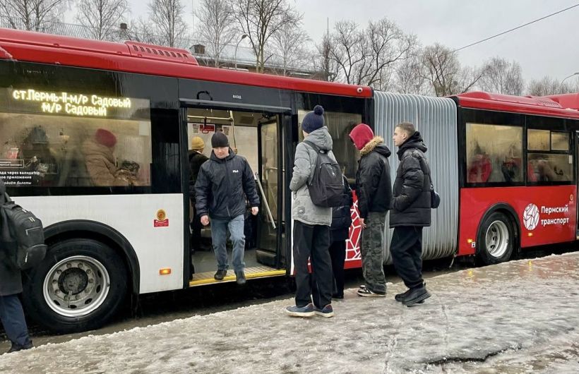 Движение автобусов поменялось из-за аварии на инженерных сетях