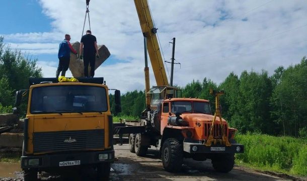 В Кизеловском округе открыли временный объезд к поселку Южный Коспашский после обрушения моста