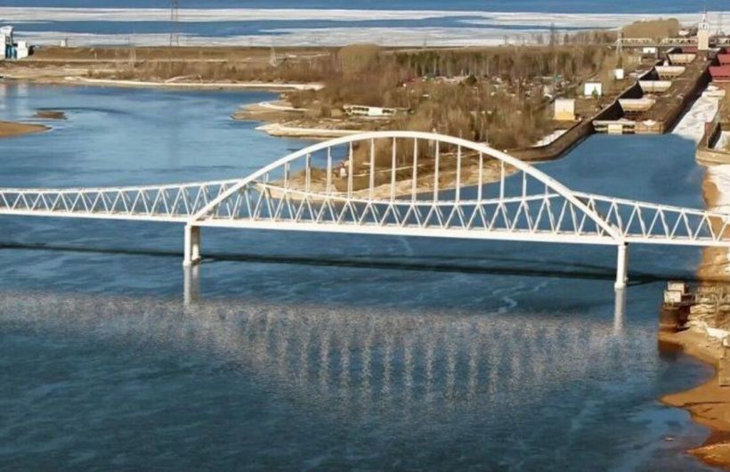 ​В Перми начали завоз металлоконструкций для сборки основной арки железнодорожного моста через Каму