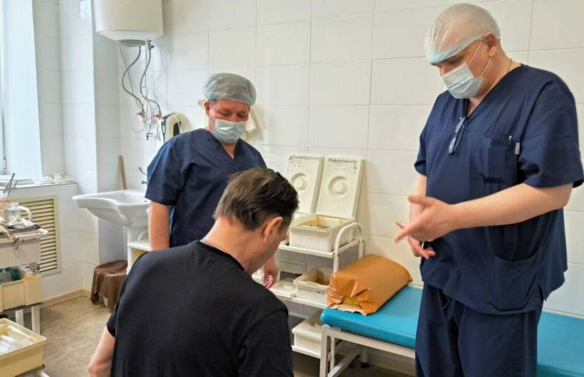 Пермские хирурги провели сложную операцию пациенту с многоосколочным переломом ноги