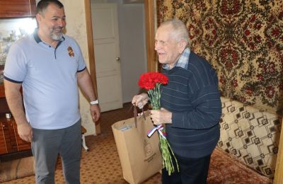 Ветеранам братского Перми Северодонецка вручили подарки к Дню Победы