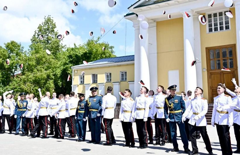 ​Губернатор Прикамья Дмитрий Махонин вручил аттестаты лучшим суворовцам