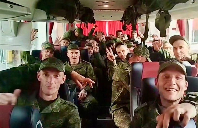 Двое военнослужащих из Прикамья вернулись домой из украинского плена