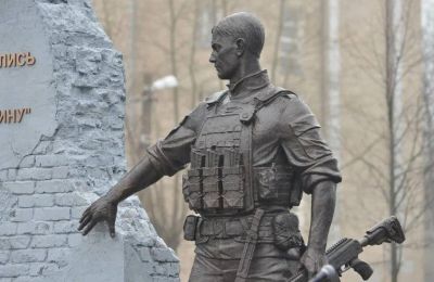 ​В Березниках открыли памятник участникам СВО