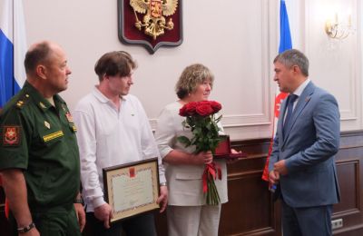 Матери погибшего разведчика Льва Цибизова вручили Звезду Героя России