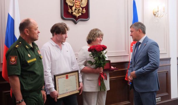 Матери погибшего разведчика Льва Цибизова вручили Звезду Героя России
