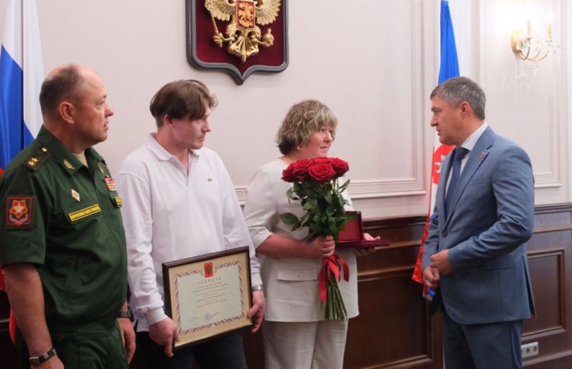 Матери погибшего разведчика Льва Цибизова вручили Звезду Героя России