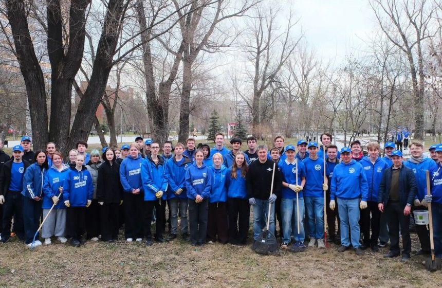 В Прикамье прошел первый весенний субботник в сквере имени Юрия Калачникова